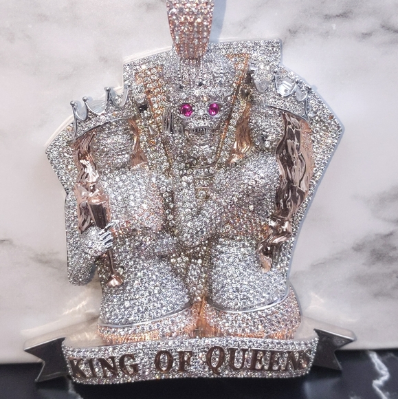 14K White Gold Finish King of Queens Pendant - Picture 7 of 10